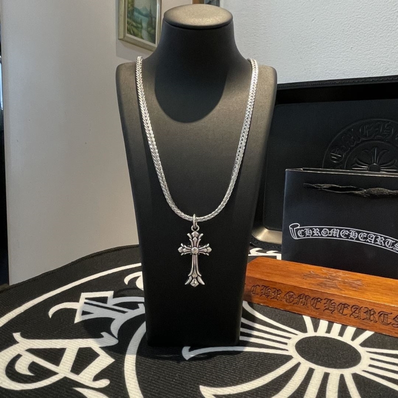 Ch**me He**ts necklaces